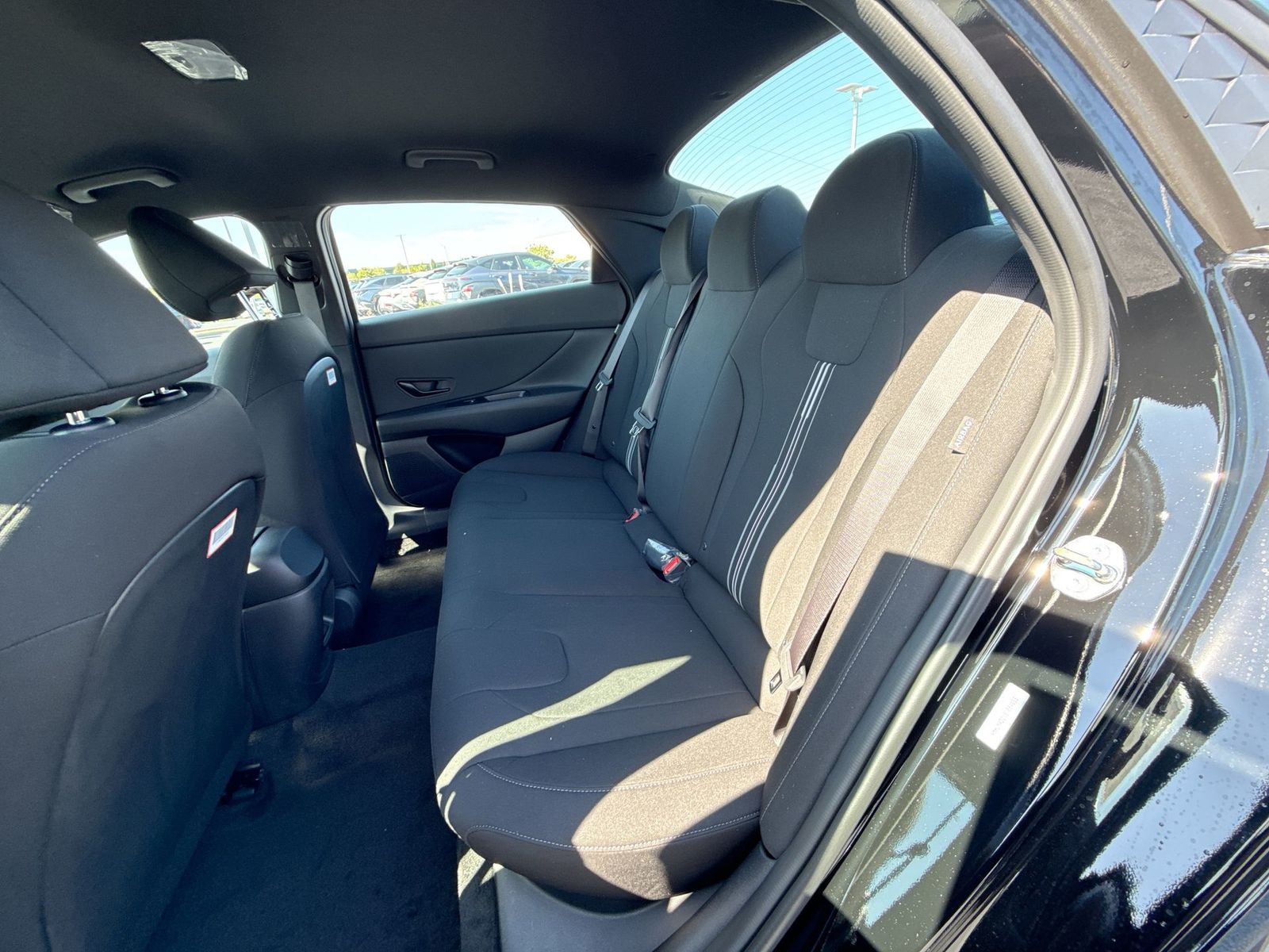 2025 Hyundai Elantra SEL Sport Image 14 of 25