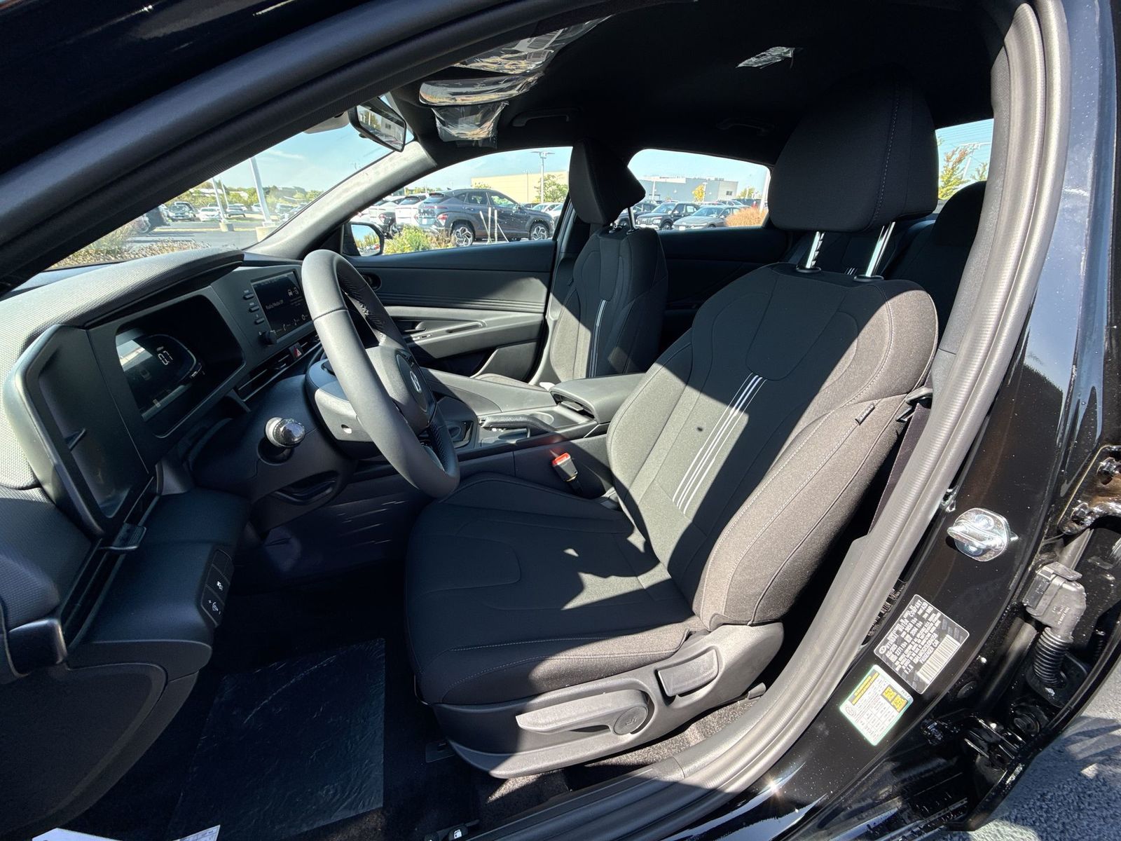 2025 Hyundai Elantra SEL Sport Image 16 of 25