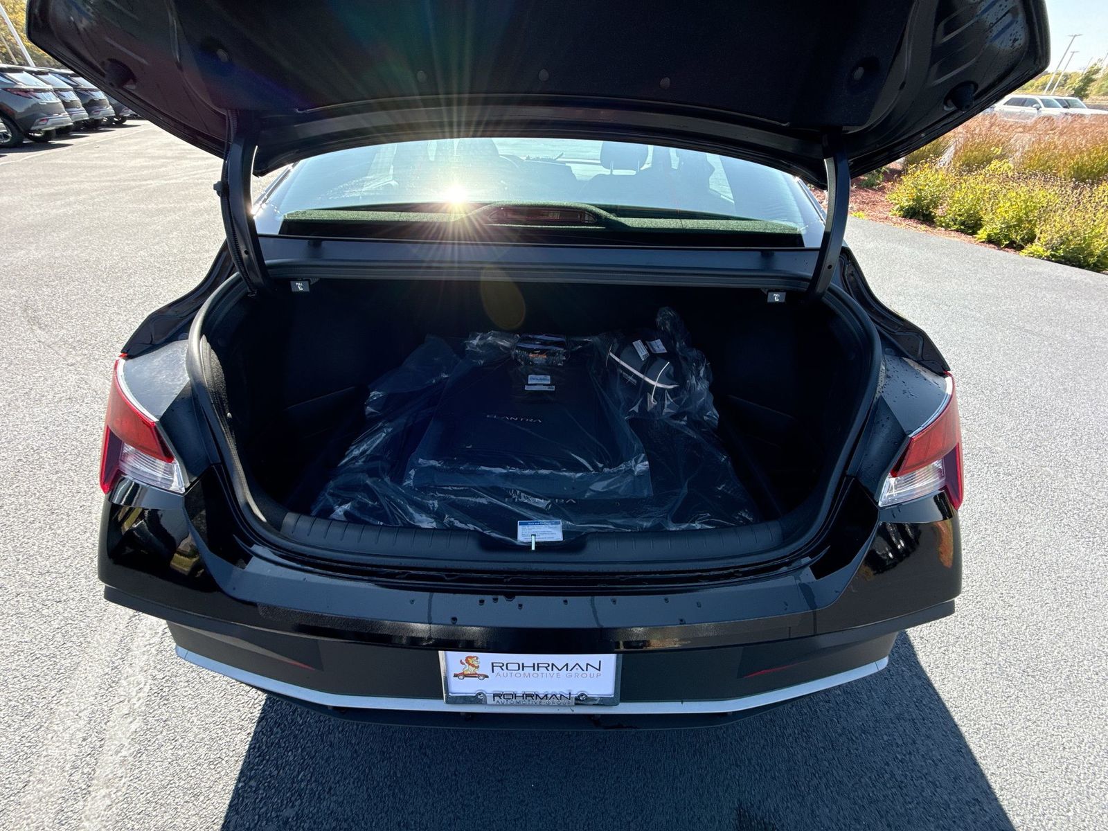 2025 Hyundai Elantra SEL Sport Image 13 of 25