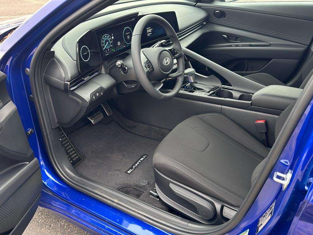 Vehicle image 15 of 25