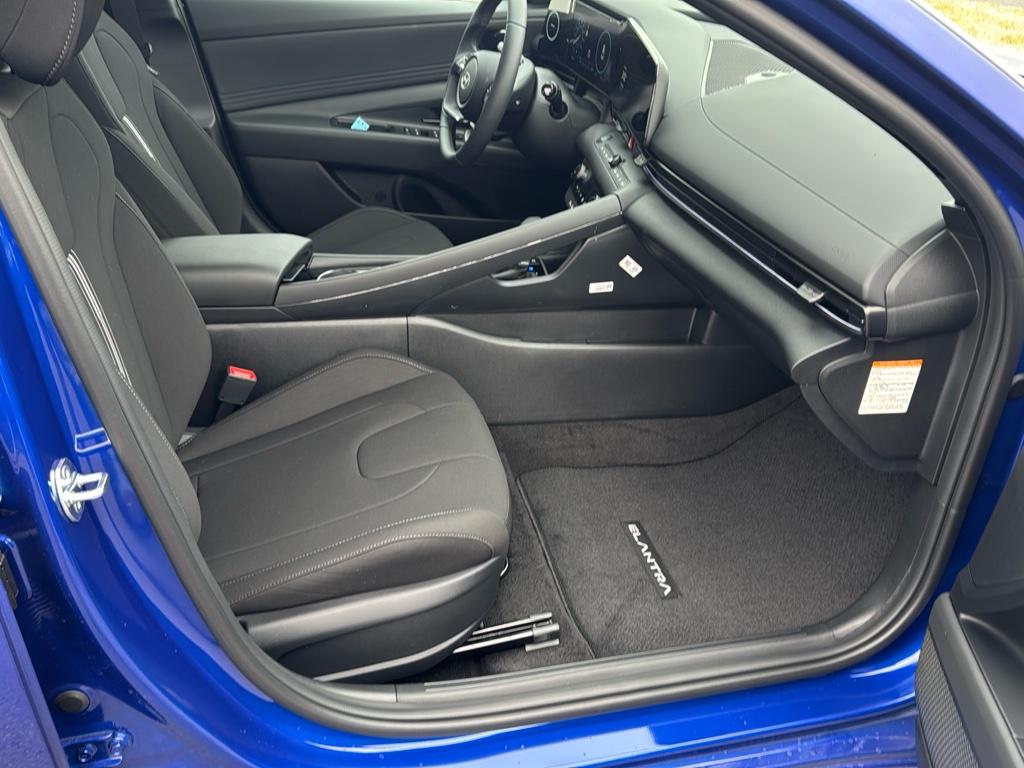Vehicle image 9 of 25