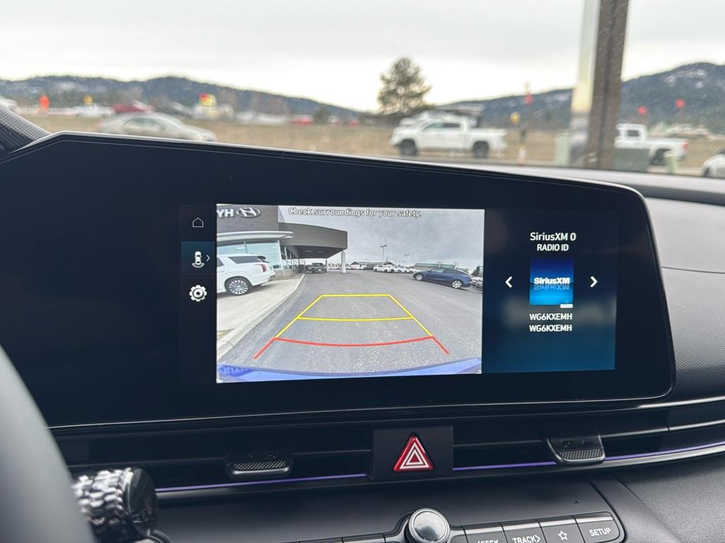 Vehicle image 21 of 25
