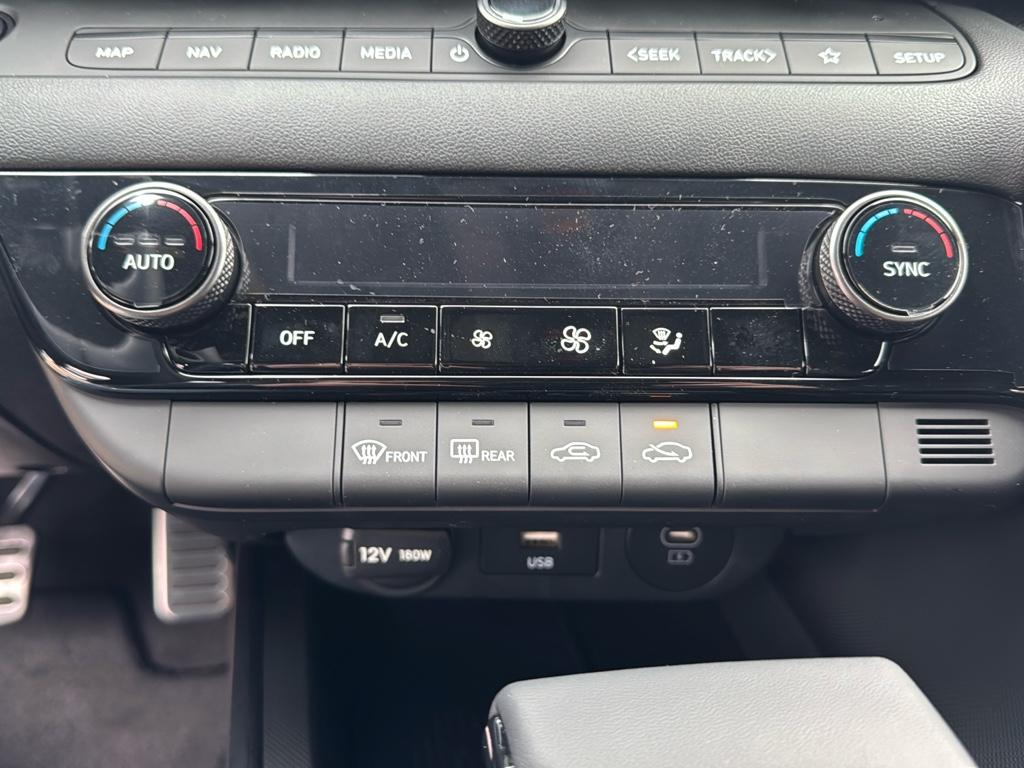 Vehicle image 22 of 25