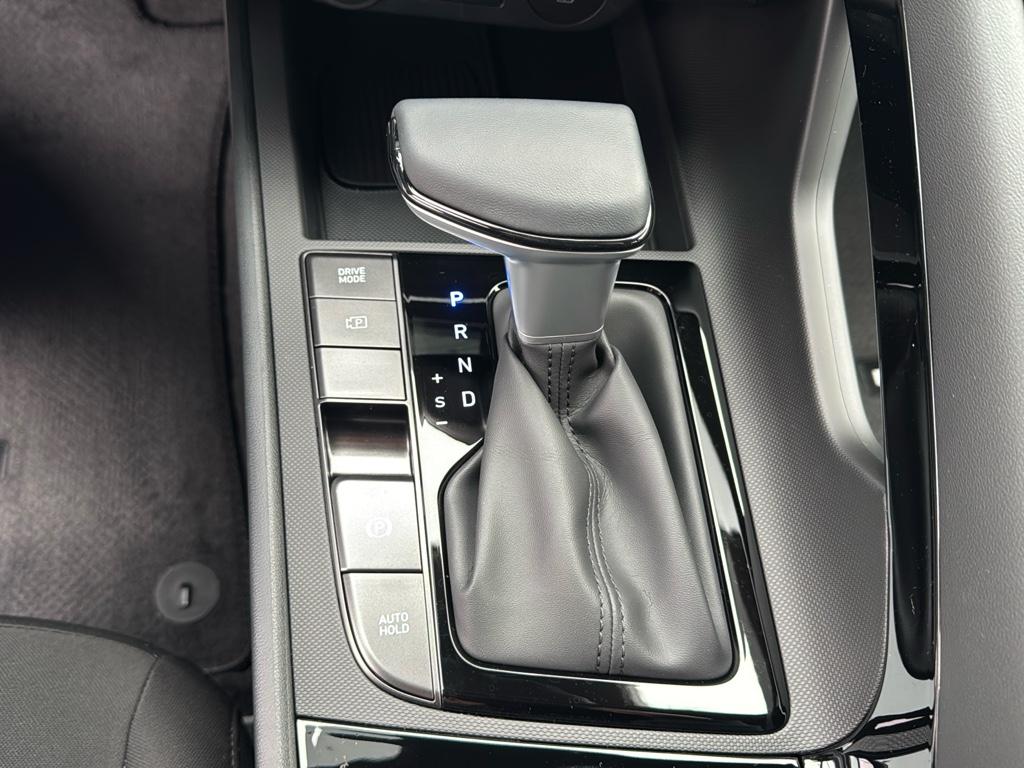 Vehicle image 23 of 25