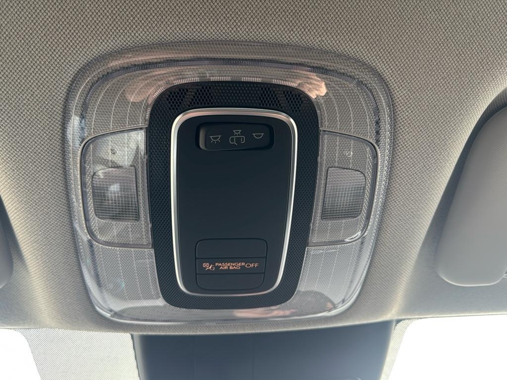 Vehicle image 24 of 25