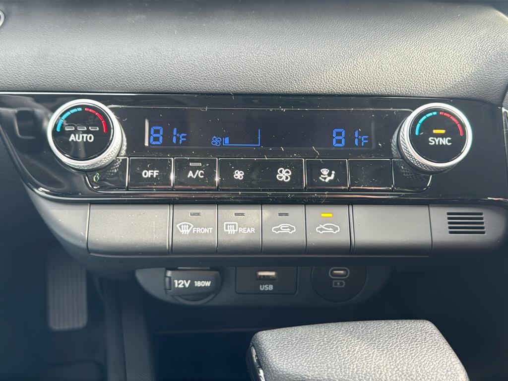 Vehicle image 22 of 25