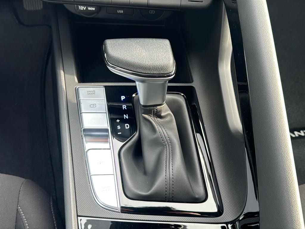 Vehicle image 23 of 25