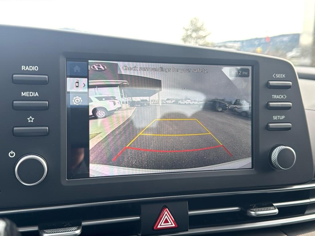 Vehicle image 21 of 25