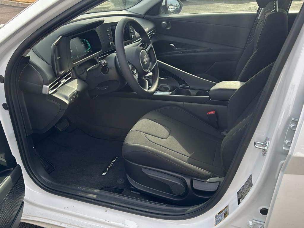 Vehicle image 15 of 25