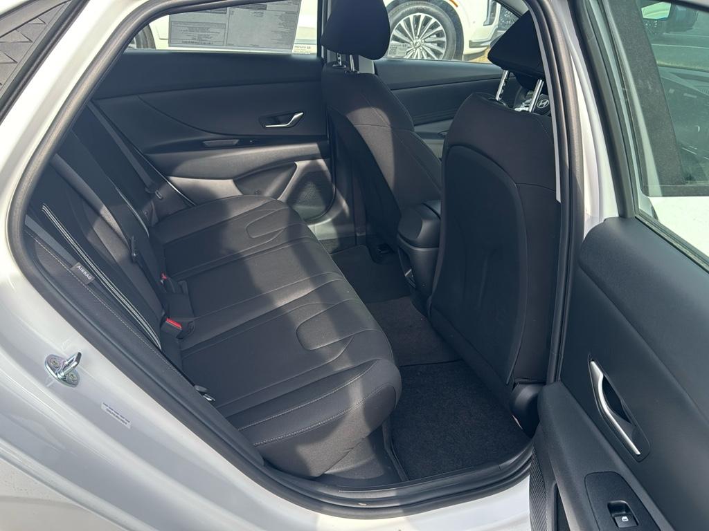 Vehicle image 10 of 25