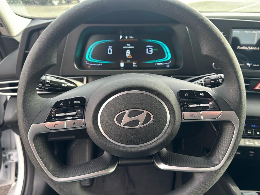 Vehicle image 16 of 25