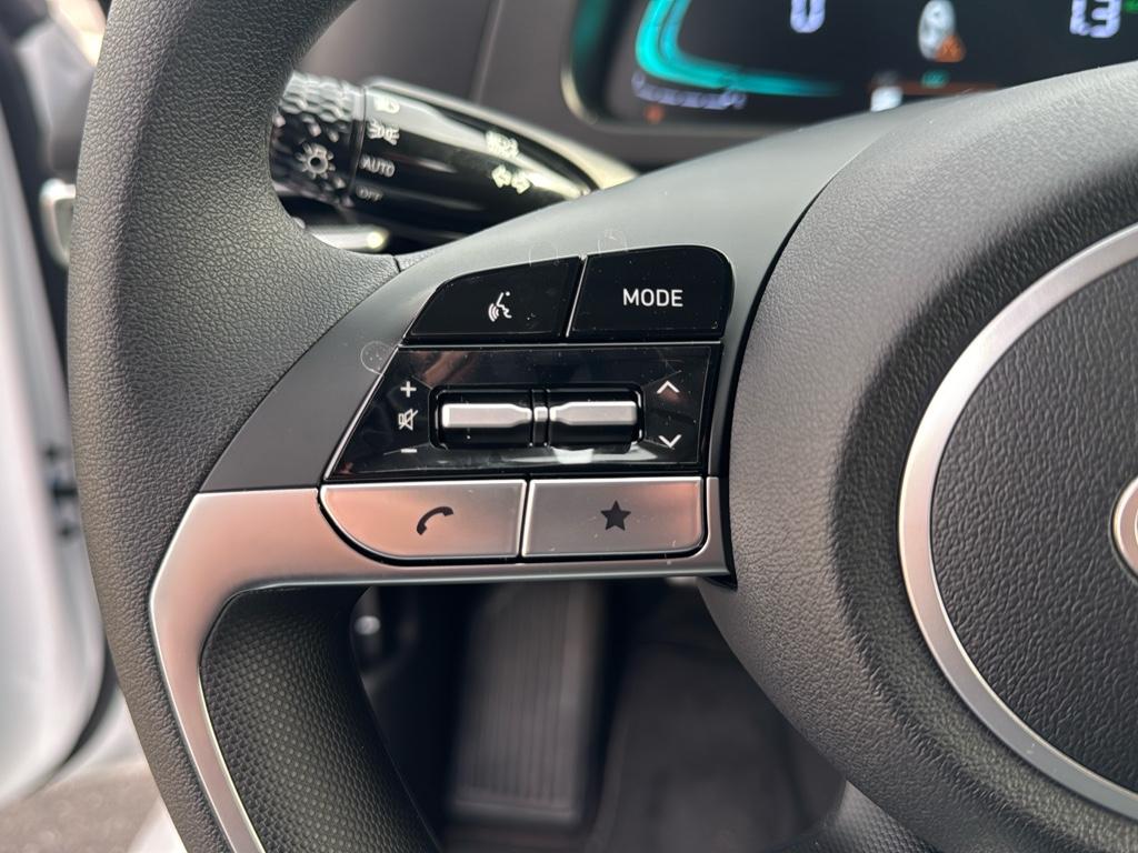 Vehicle image 17 of 25