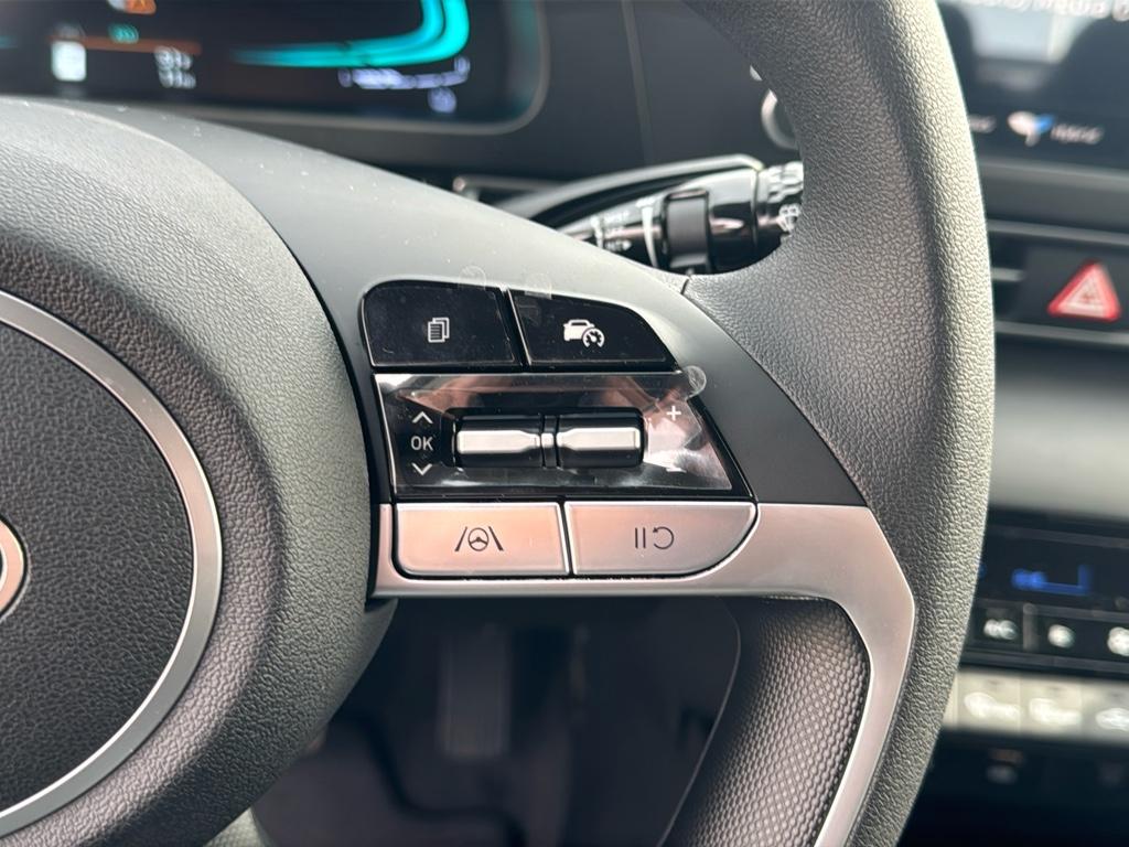 Vehicle image 18 of 25