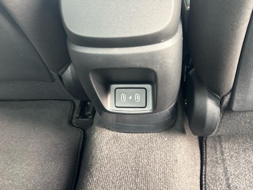 Vehicle image 11 of 25