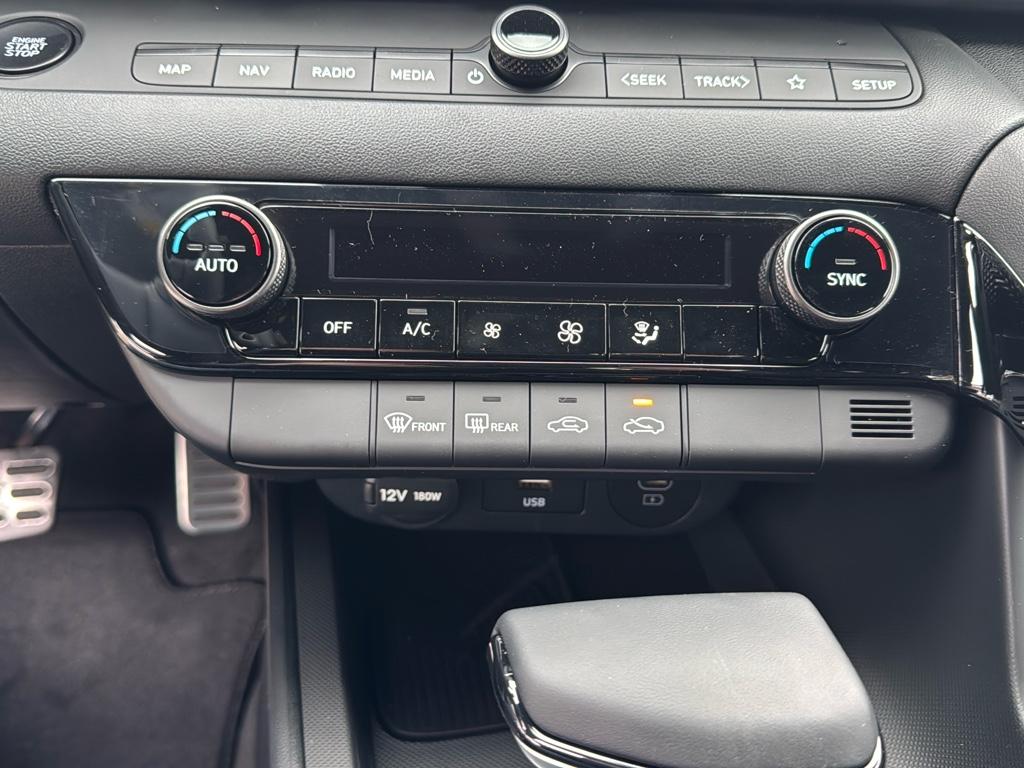 Vehicle image 22 of 25