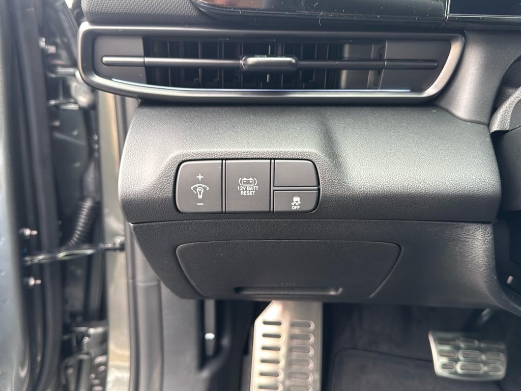 Vehicle image 19 of 25