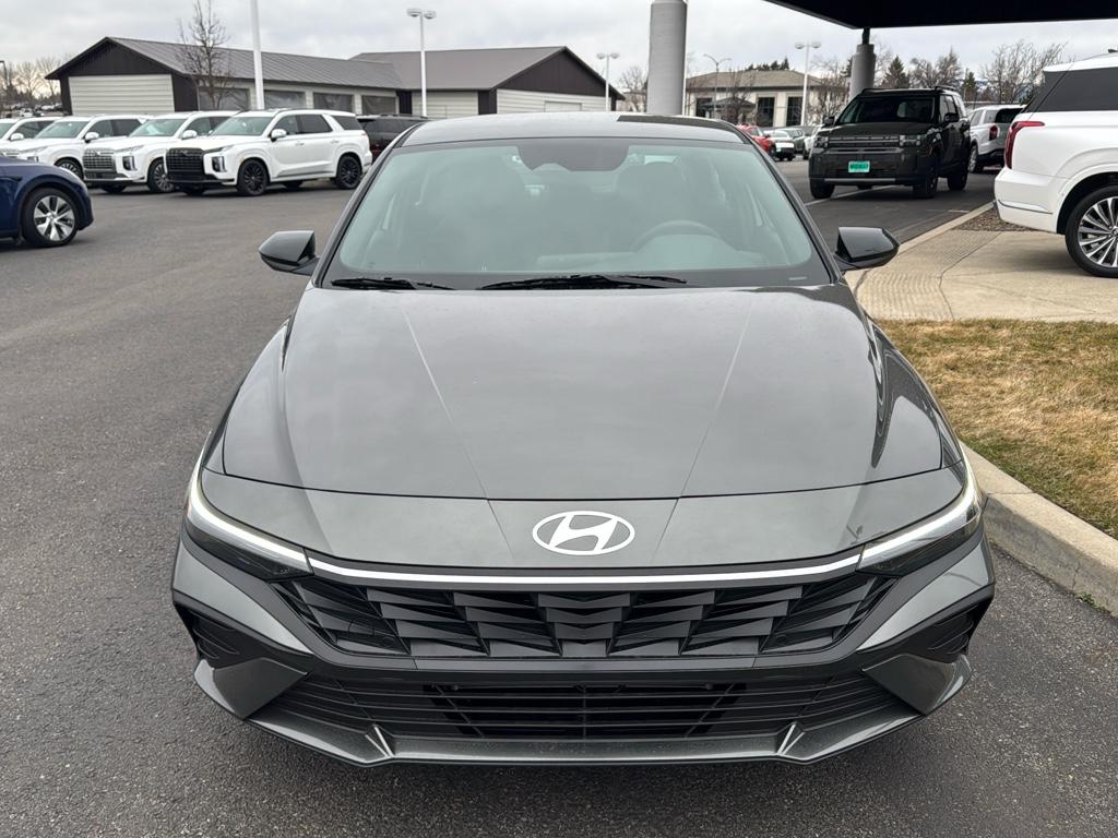 Vehicle image 4 of 25