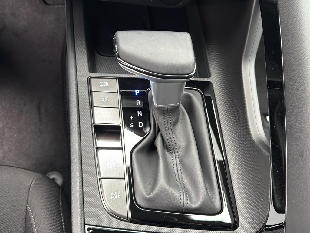 Vehicle image 23 of 25