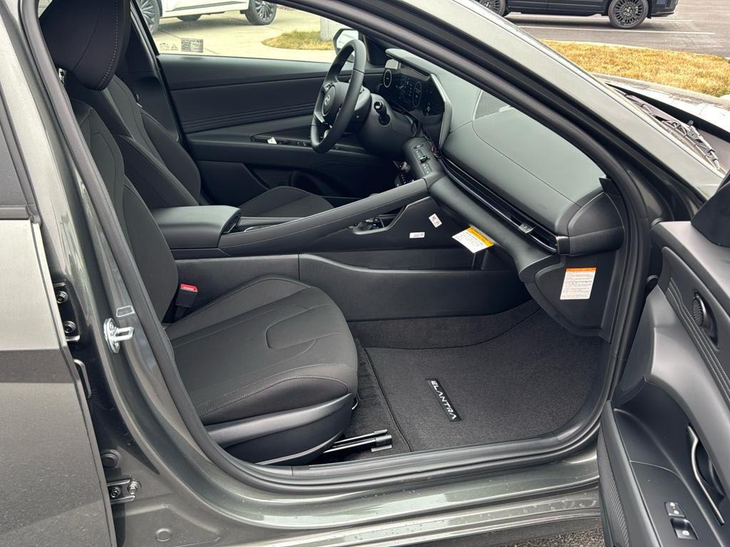 Vehicle image 9 of 25