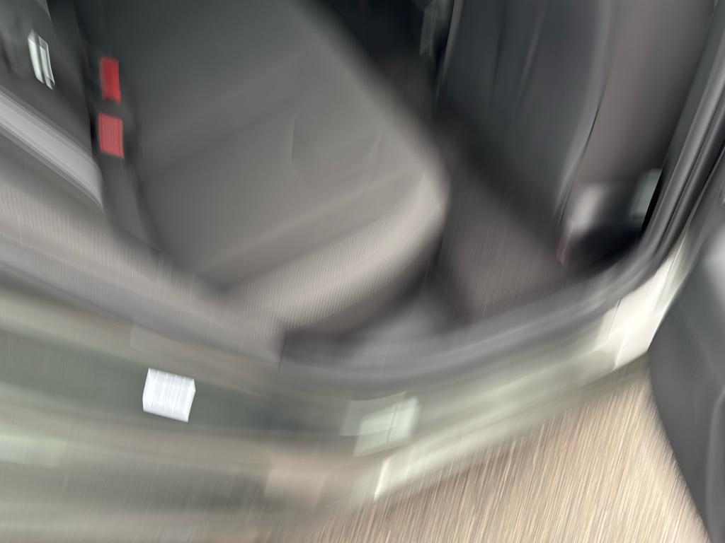 Vehicle image 10 of 25