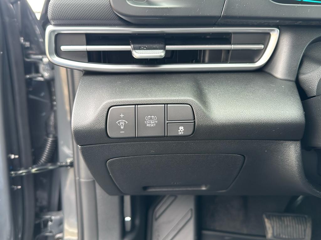 Vehicle image 19 of 25