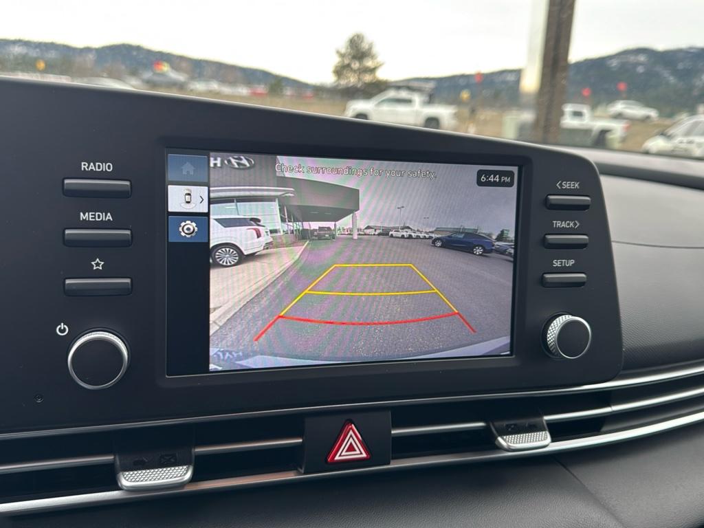 Vehicle image 21 of 25