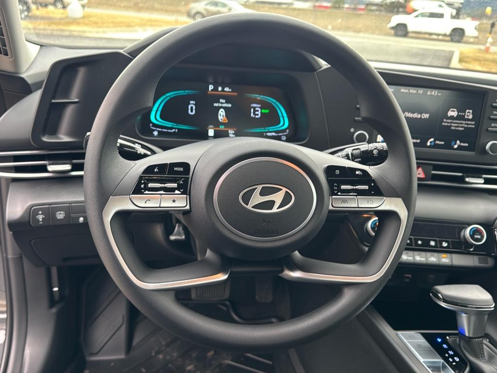 Vehicle image 16 of 25
