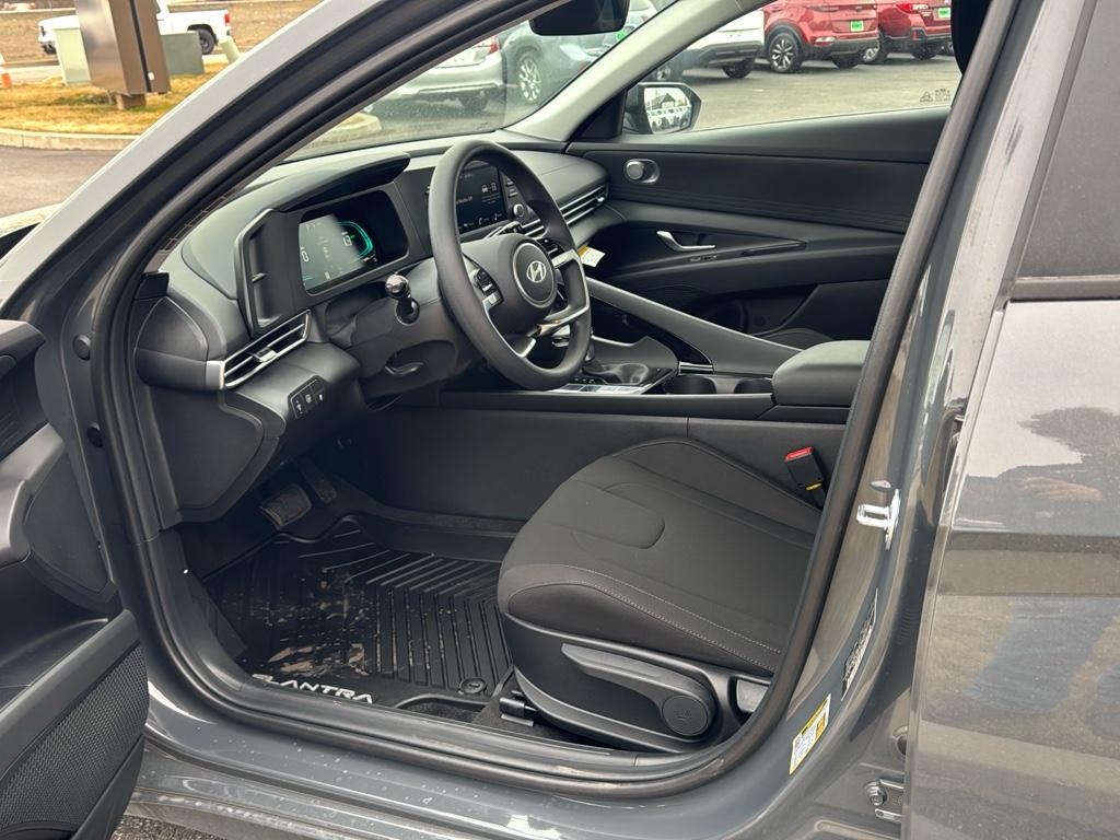 Vehicle image 15 of 25