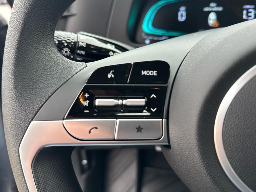 Vehicle image 18 of 25