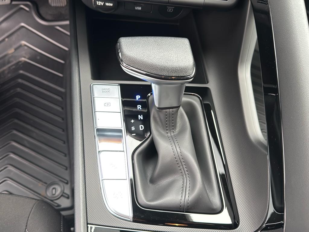 Vehicle image 23 of 25