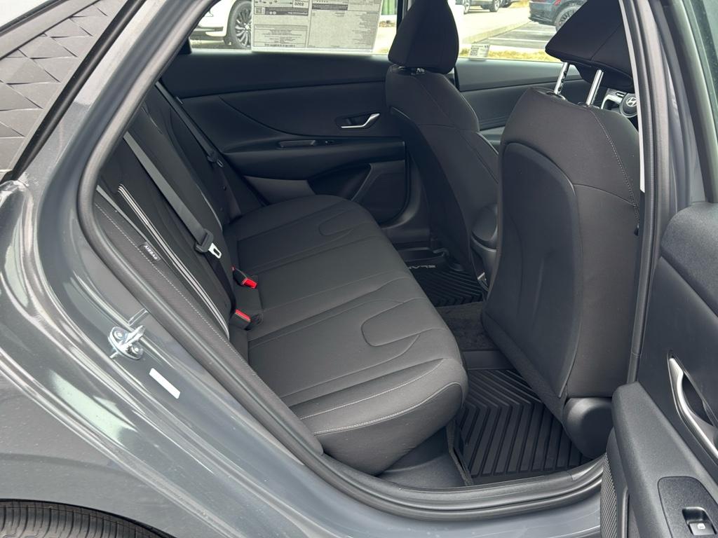 Vehicle image 10 of 25