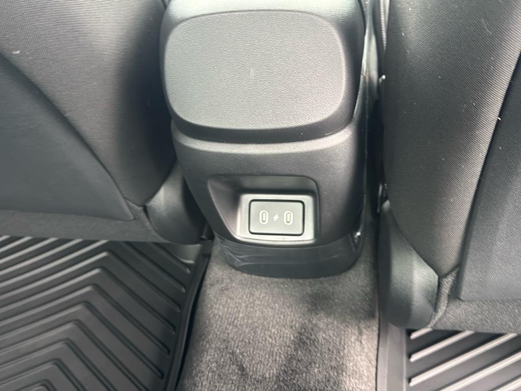 Vehicle image 11 of 25