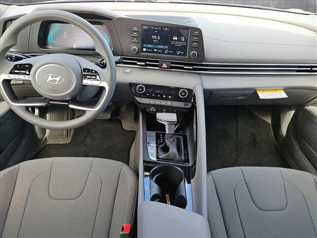 Vehicle image 15 of 17