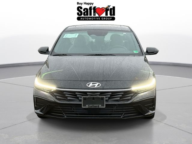 2025 Hyundai Elantra Hybrid Limited Image 2 of 33