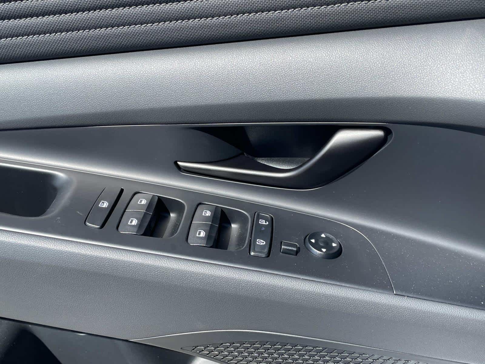 2025 Hyundai Elantra Hybrid SEL Sport Image 23 of 34