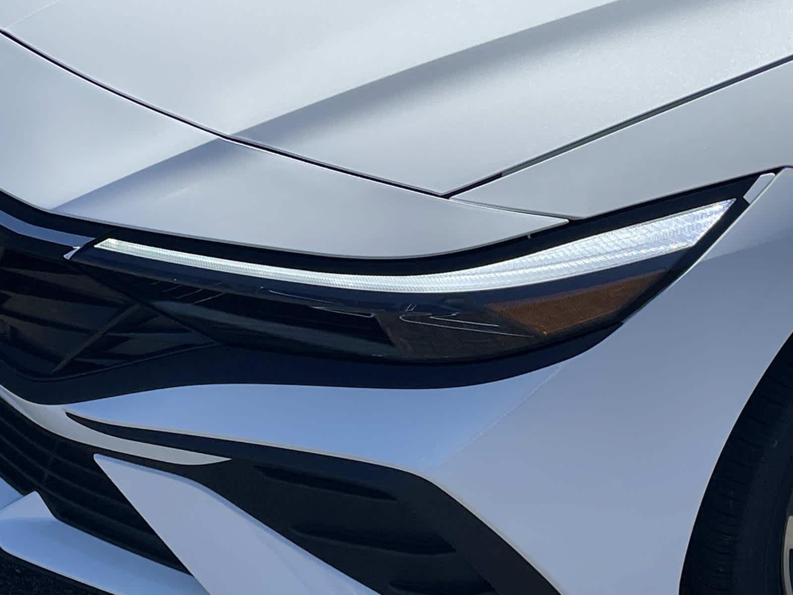 2025 Hyundai Elantra Hybrid SEL Sport Image 28 of 34