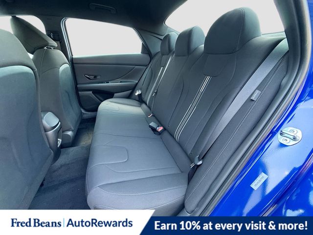 2025 Hyundai Elantra Hybrid SEL Sport Image 18 of 36