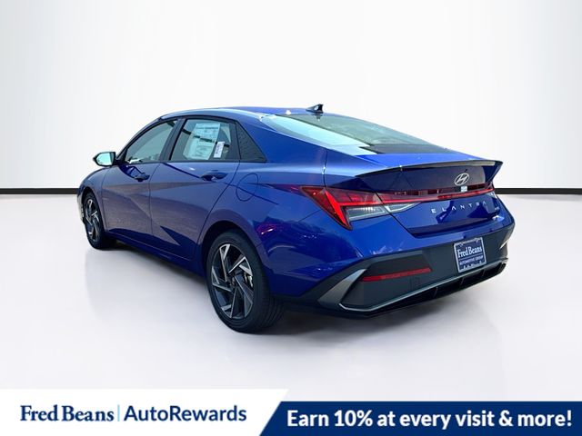 2025 Hyundai Elantra Hybrid SEL Sport Image 9 of 36