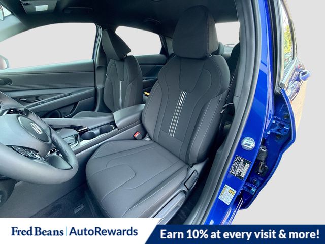 2025 Hyundai Elantra Hybrid SEL Sport Image 16 of 36