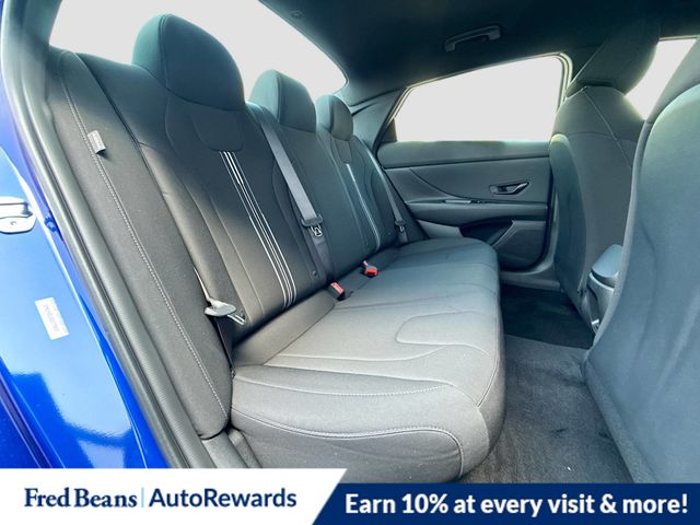 2025 Hyundai Elantra Hybrid SEL Sport Image 19 of 36