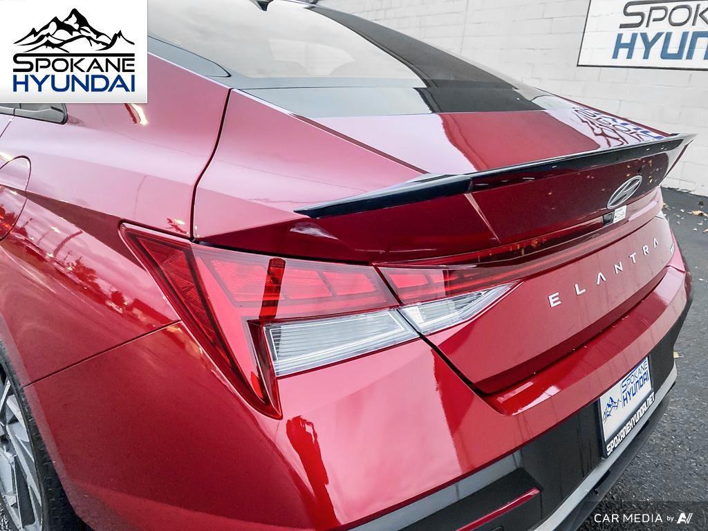 Vehicle image 14 of 28
