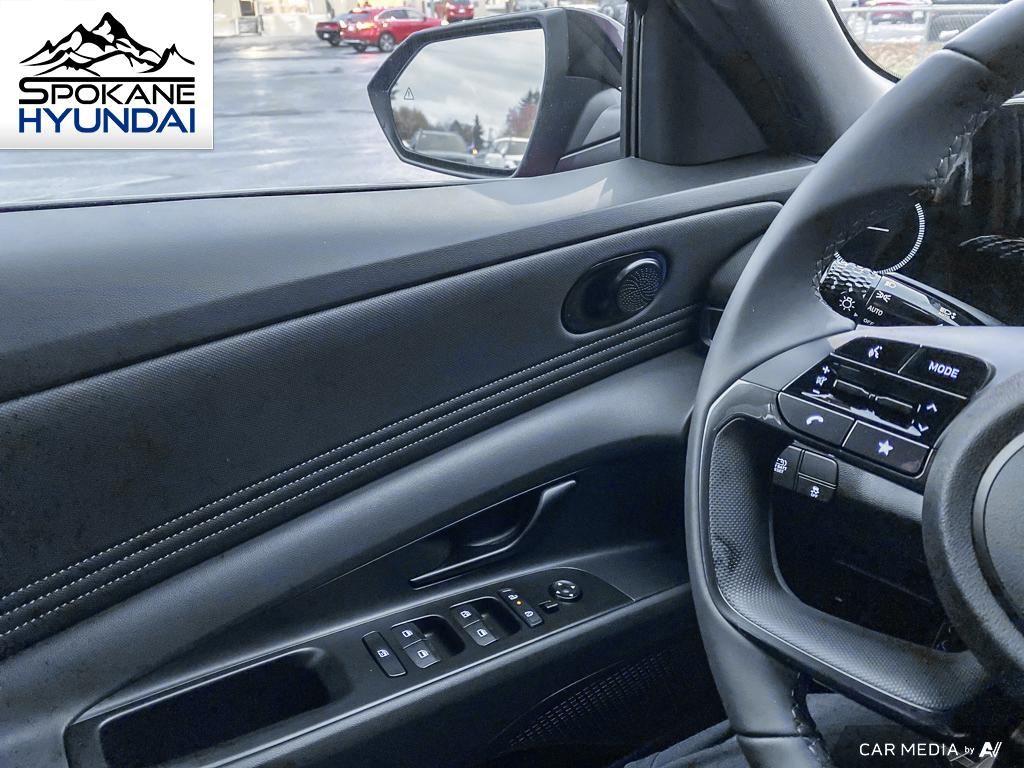 Vehicle image 20 of 28