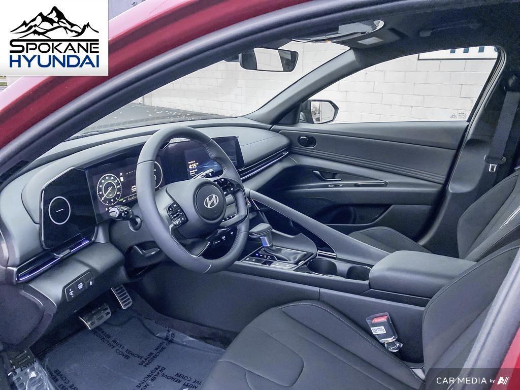 Vehicle image 16 of 28
