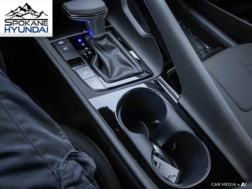 Vehicle image 21 of 28