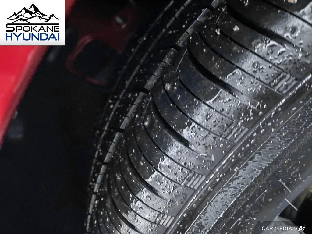 Vehicle image 11 of 28