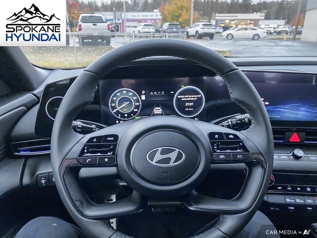 Vehicle image 17 of 28