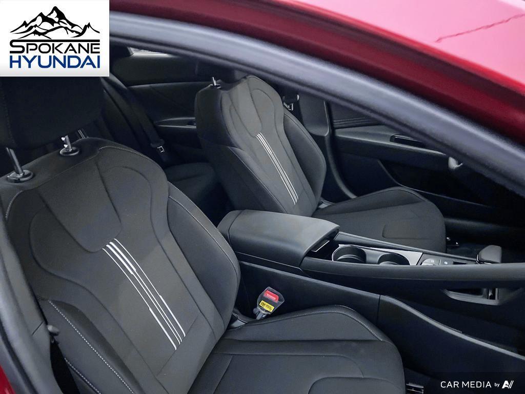 Vehicle image 25 of 28