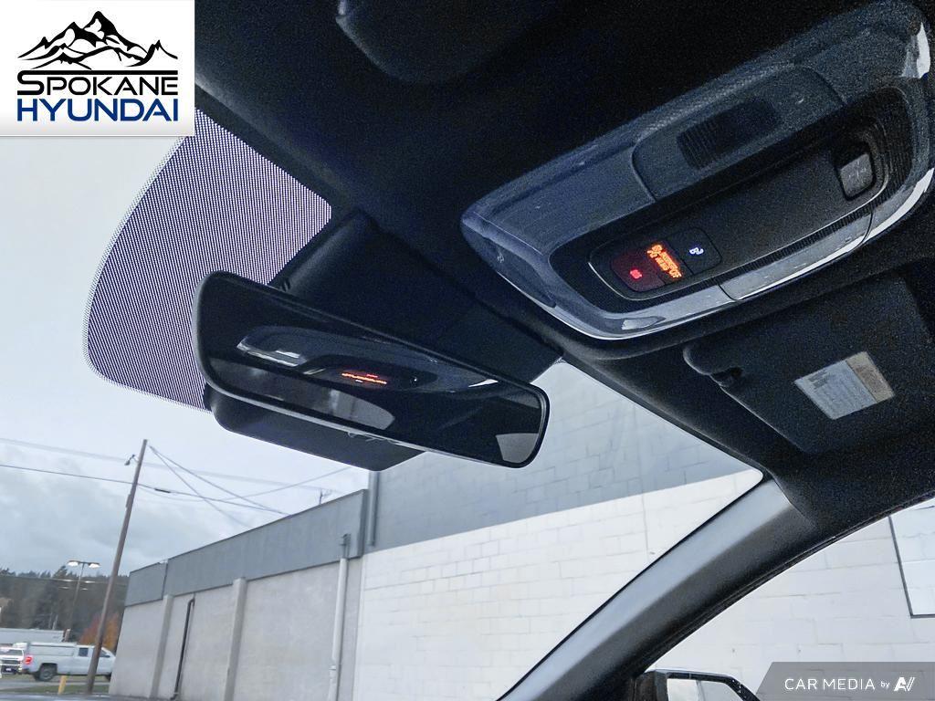 Vehicle image 24 of 28