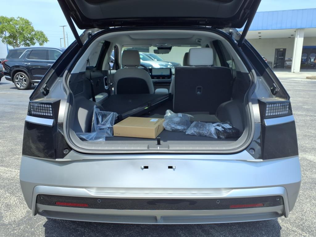 Vehicle image 32 of 39