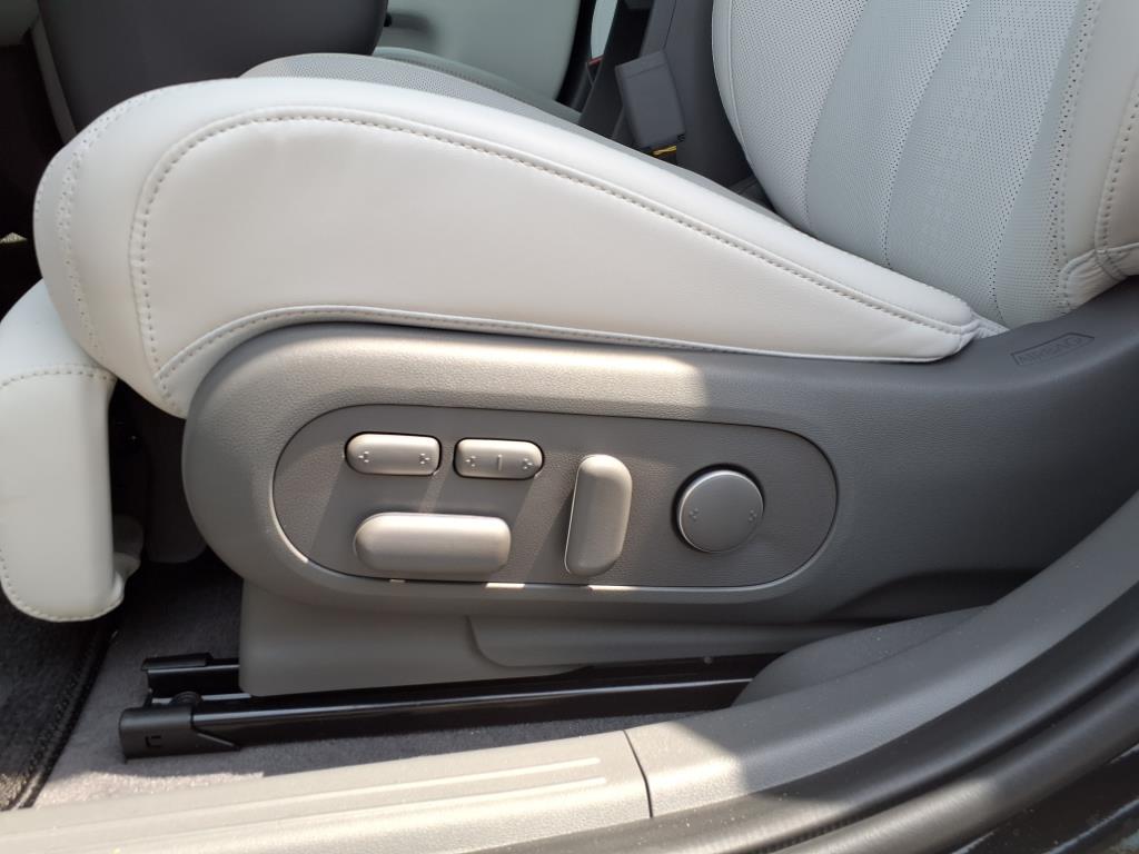 Vehicle image 13 of 39